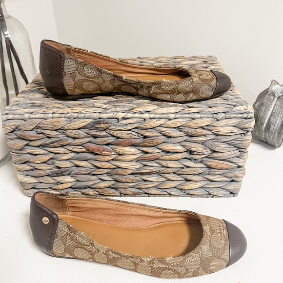 Coach Brown Classic Logo Print Chelsea Ballet Flat Size 8.5B - Picture 2 of 6